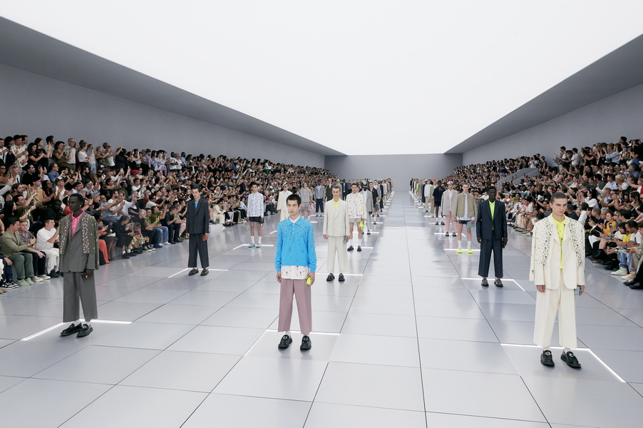 DIOR MEN SUMMER 24 SHOW_FINALE_3.jpg