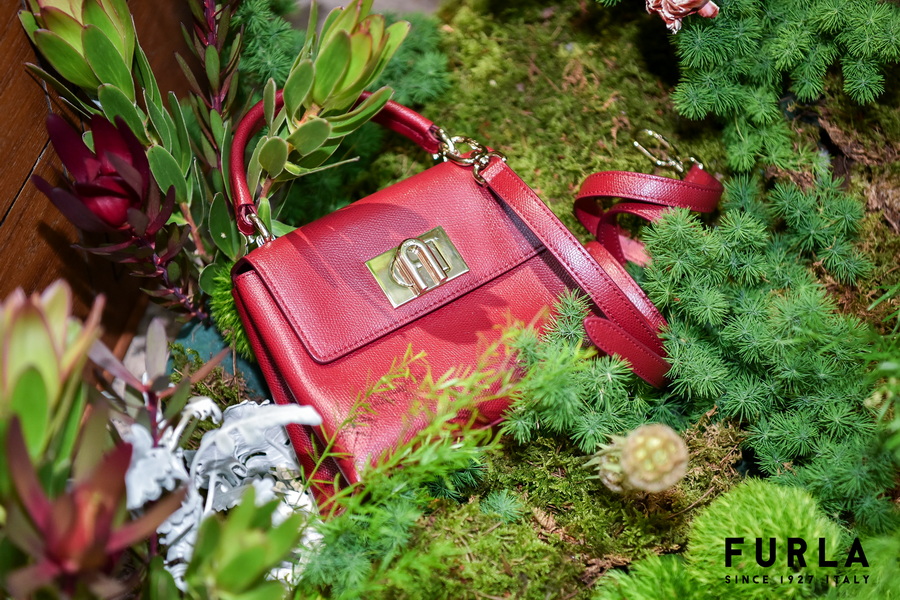 10_FURLA FW23 PRESS DAY_FURLA 1927 MINI TOP HANDLE GILIEGIA d.jpg