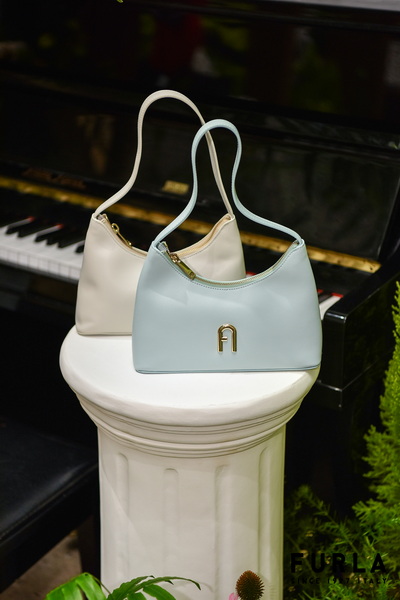 12_FURLA FW23 PRESS DAY_FURLA DIAMANTE MINI SHOULDER BAG MARSHMALLOW_MINTY.jpg