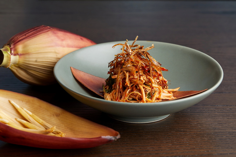 麻辣手撕鸡，芭蕉花 Spicy Shredded Chicken with Banana Flower.jpg