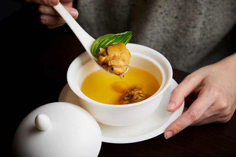 腾冲银杏果炖鸡汤 Double-boiled Chicken Soup, Gingko, Bitter Gourd.jpg