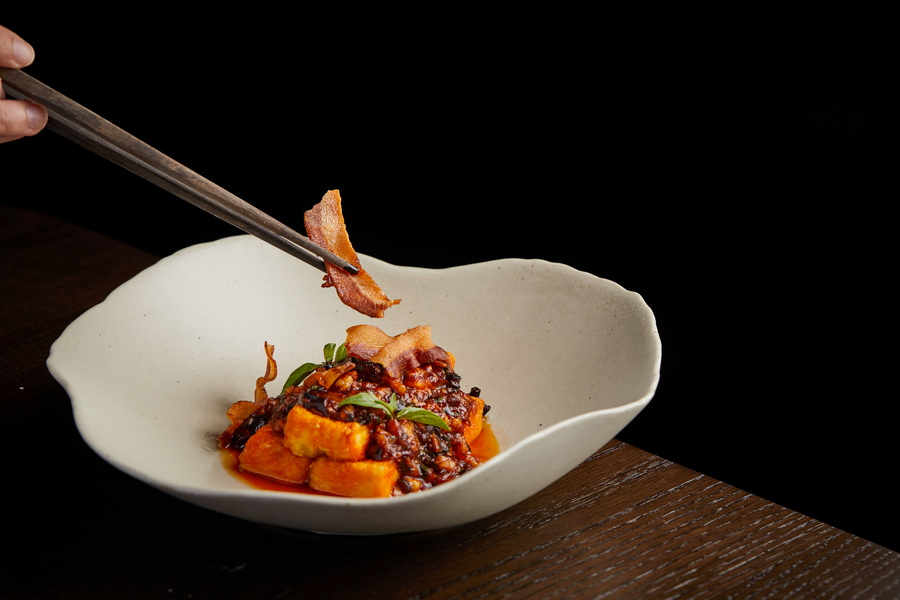 银杏豆腐，摩梭琵琶肉酱 Braised Gingko Tufo with Meat Sauce.jpg