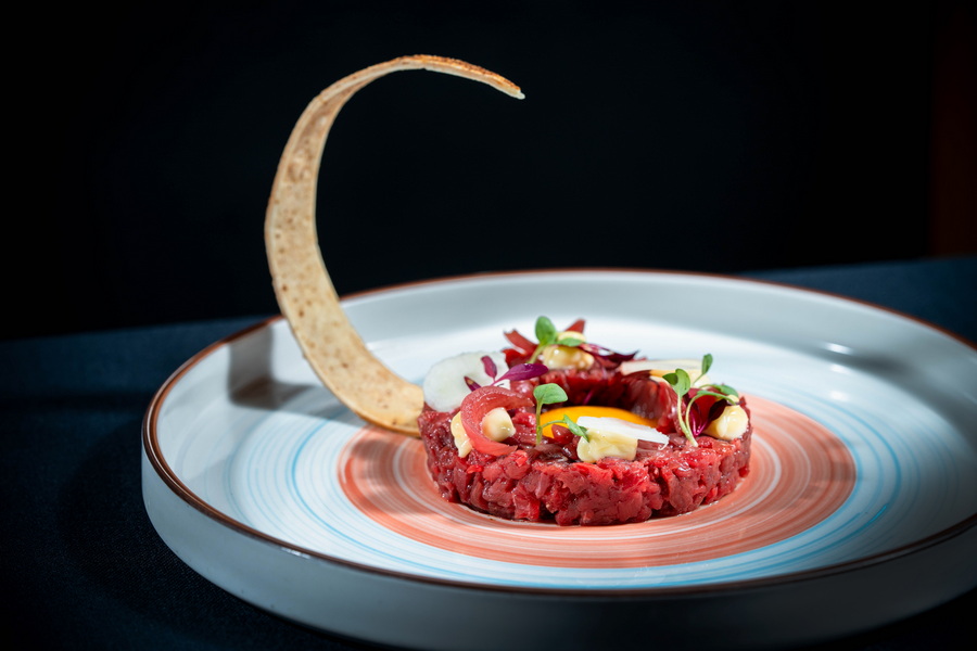 ss-wagyu beef tartare 日月星辰 water chestnut, egg yolk confit, lavosh 和牛鞑靼, 马蹄，油封蛋黄，面包脆片 (4).jpg