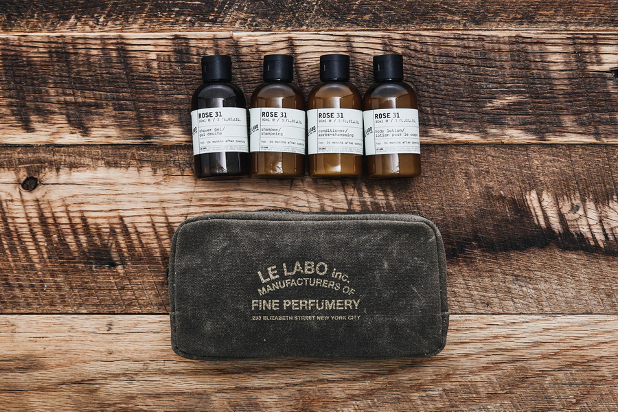 Le Labo Rose 31 Hair & Body Travel Set Lifestyle_300ppi_02.jpg