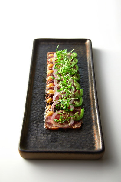 味噌腌澳洲M5和牛薄片，黑松露柚子油醋汁 MISO MARINATED AUSTRALIA M5 WAGYU TATAKI, TRUFFLE PONZU VINAIGRETTE (2).jpg