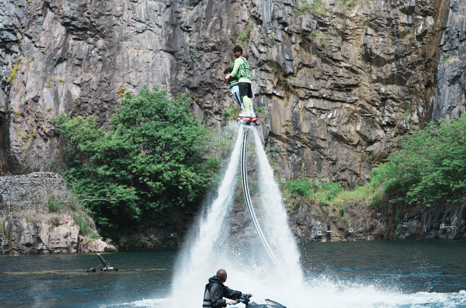 水上飞人.jpg