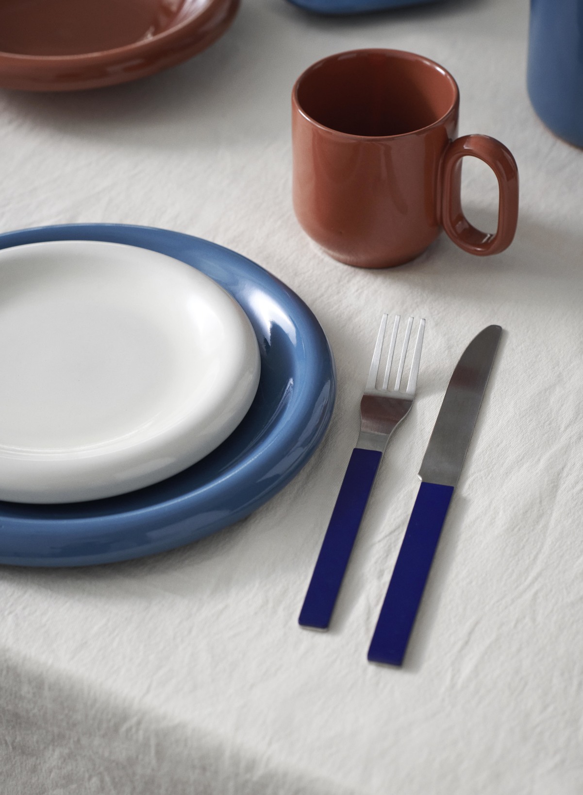 Barro_Cup_set_of_2_natural_Barro_Plate_24_set_of_2_dark_blue_Barro_Plate_18_set_of_2_off-white_MVS_Cutlery_set_of_4_dark_blue.jpg